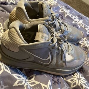 Kylie 5 Low wolf grey  Size 8.5 US